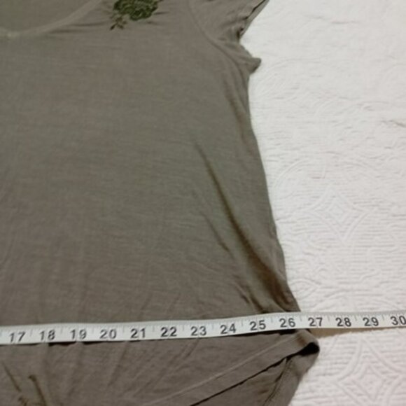 American Eagle Soft & Sexy Olive Green V-Neck Top XXL With Floral Embroidery - Picture 8 of 9